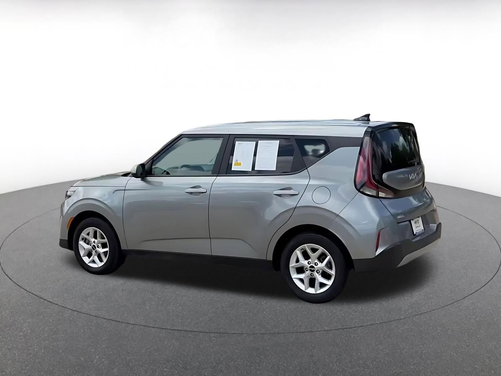Used 2025 Kia Soul LX w/ LX Technology Package image 10