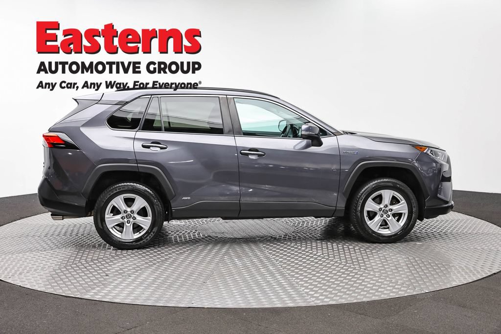 Used 2021 Toyota RAV4 XLE AWD/4WD image 4