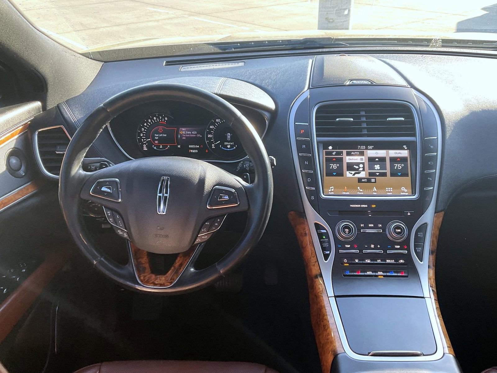 Used 2016 Lincoln MKX Reserve w/ Technology Package AWD/4WD image 14