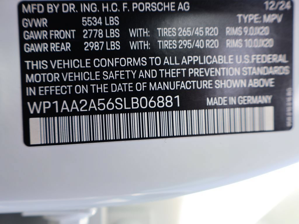 Used 2025 Porsche Macan AWD/4WD image 37