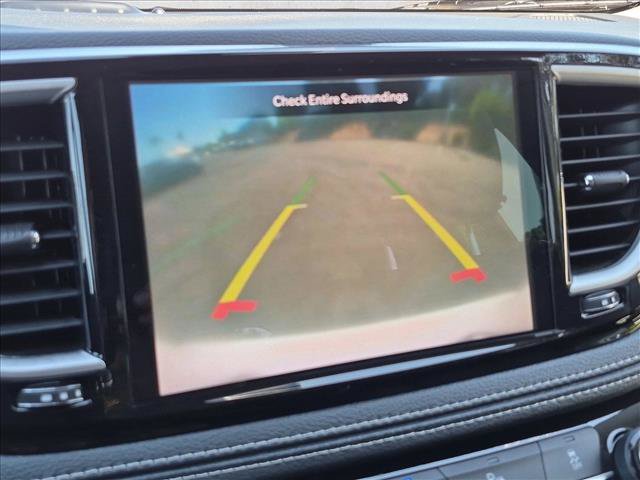 Used 2024 Chrysler Pacifica Limited FWD image 14
