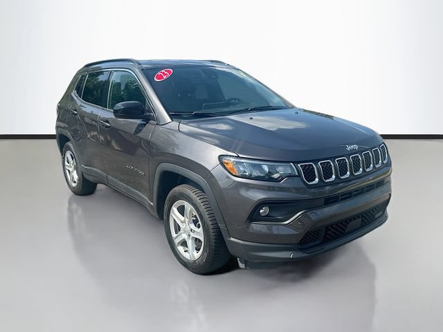 Used 2023 Jeep Compass Latitude AWD/4WD image 3
