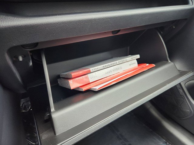 Used 2025 Toyota RAV4 XLE image 46