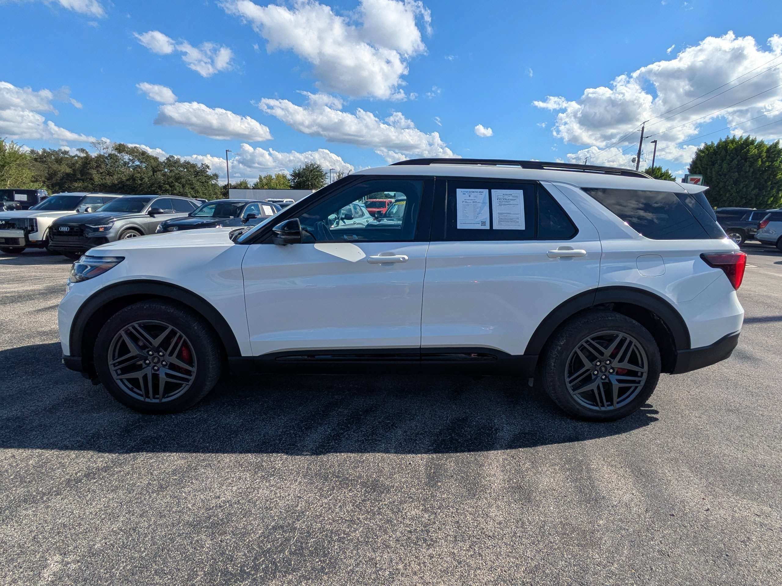 Used 2025 Ford Explorer ST AWD/4WD image 7