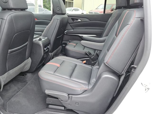 Used 2024 Chevrolet Traverse RS FWD image 11