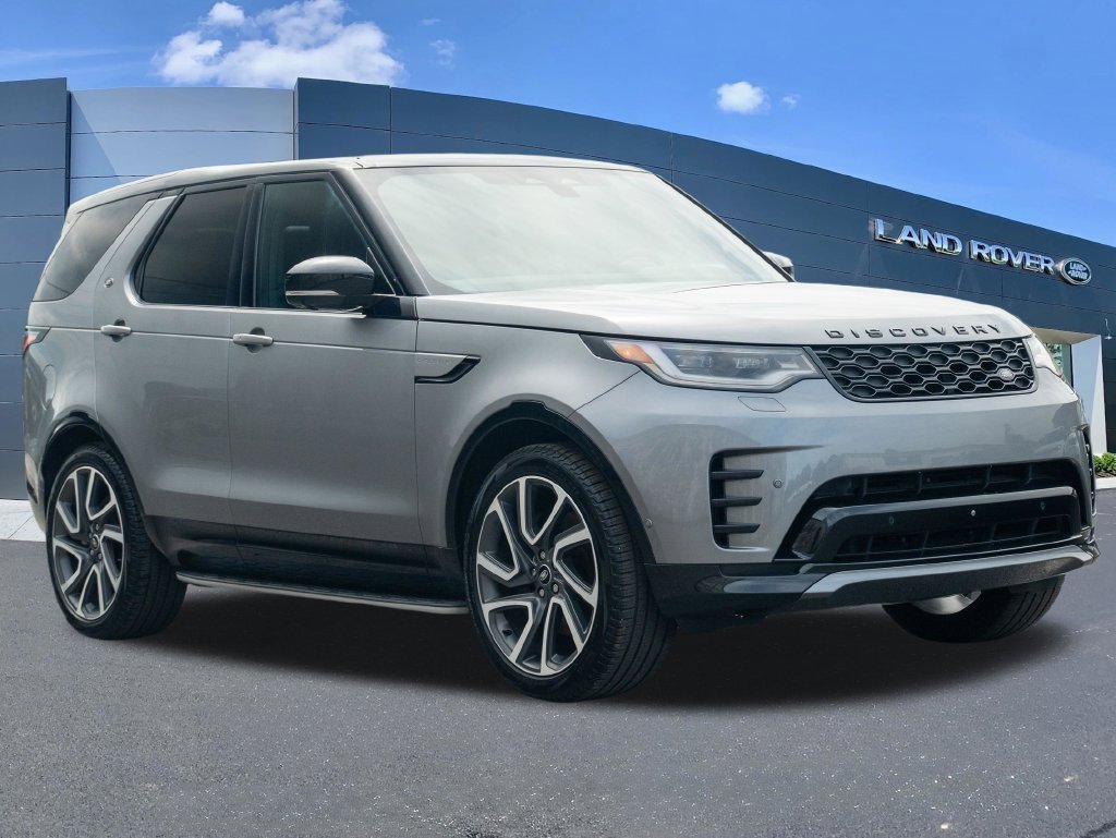 Used 2024 Land Rover Discovery Dynamic SE AWD/4WD image 4