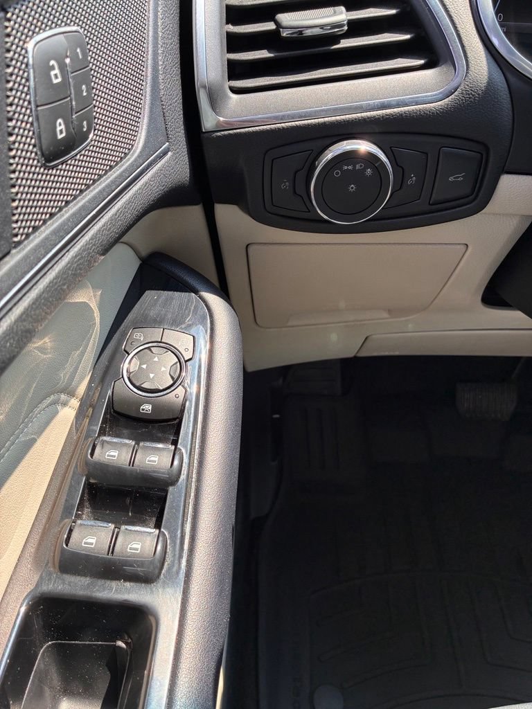 Used 2018 Ford Edge Titanium w/ Equipment Group 302A FWD image 31