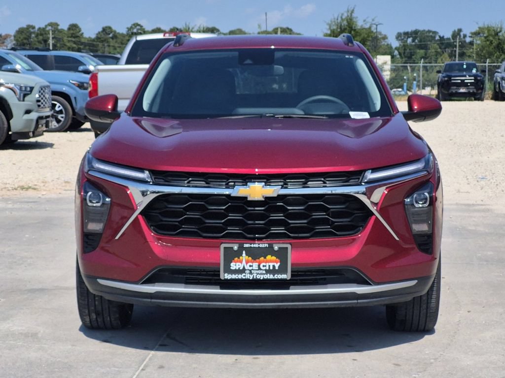 Used 2025 Chevrolet Trax LT FWD image 9