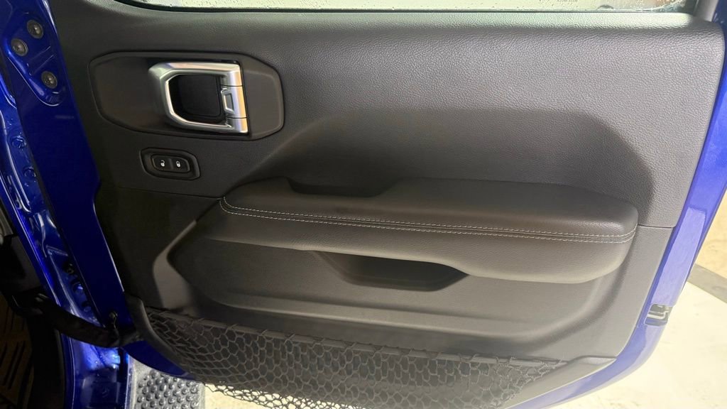 Used 2018 Jeep Wrangler Unlimited Sahara image 16