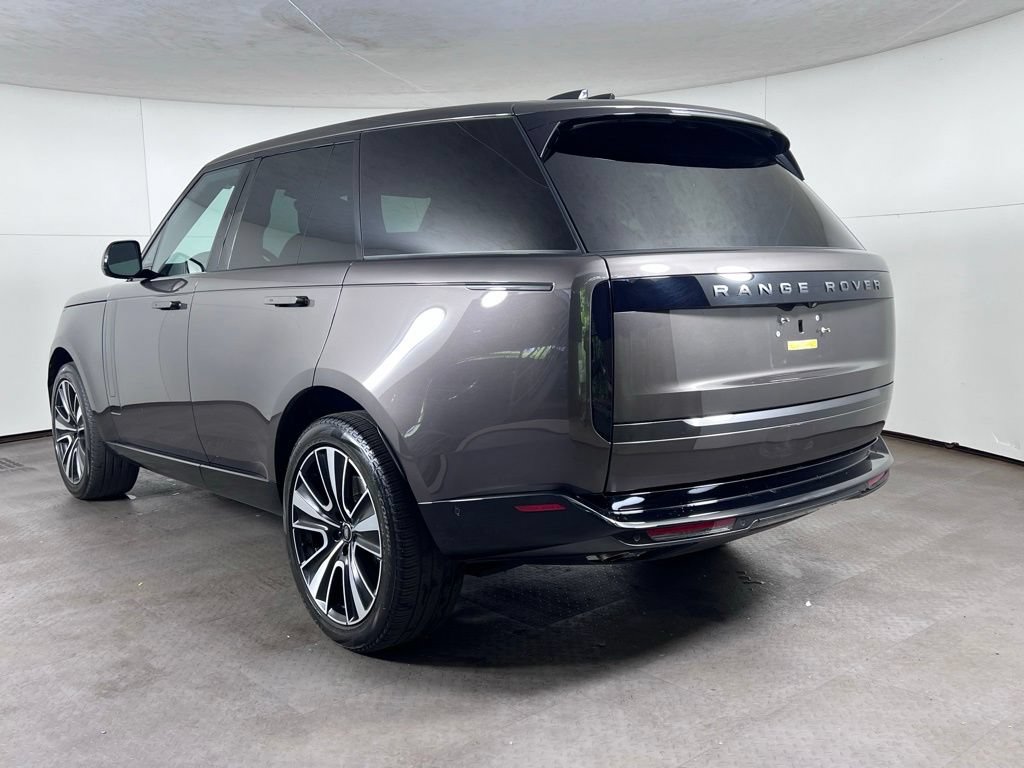 Used 2024 Land Rover Range Rover SE AWD/4WD image 3