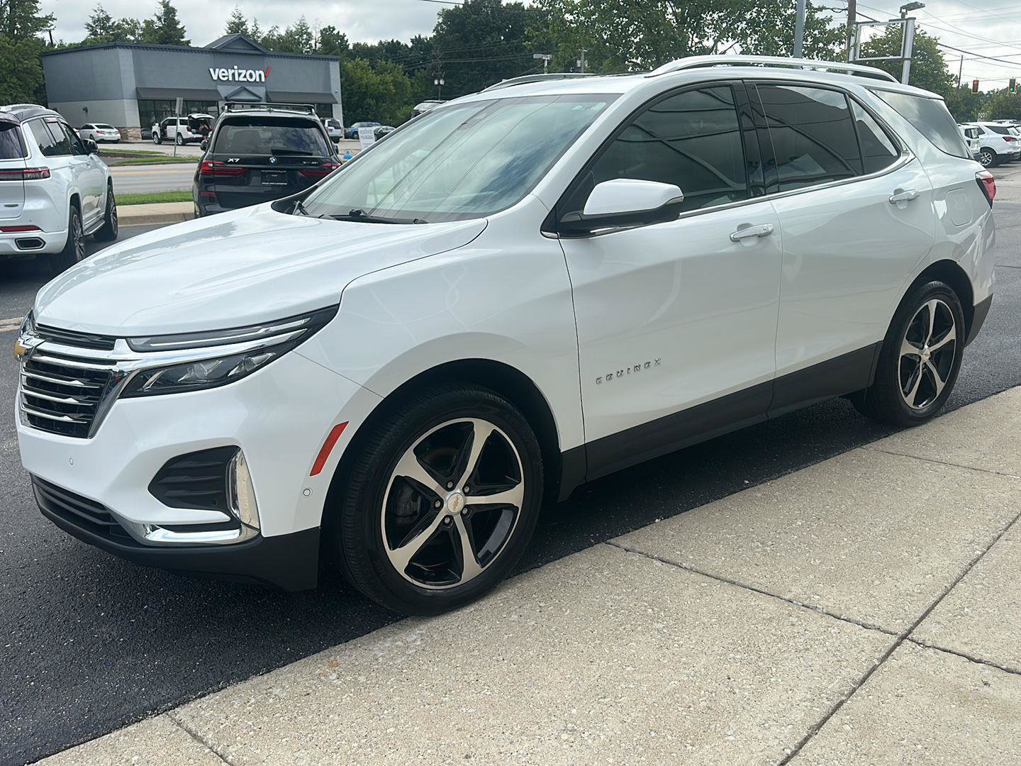 Used 2022 Chevrolet Equinox Premier AWD/4WD image 6