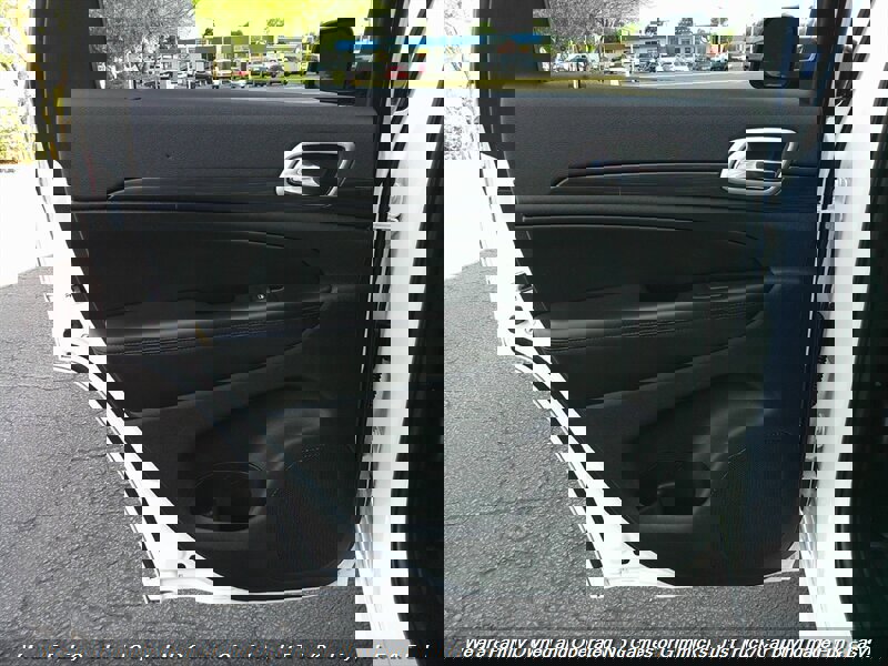 Used 2020 Jeep Grand Cherokee Altitude image 19