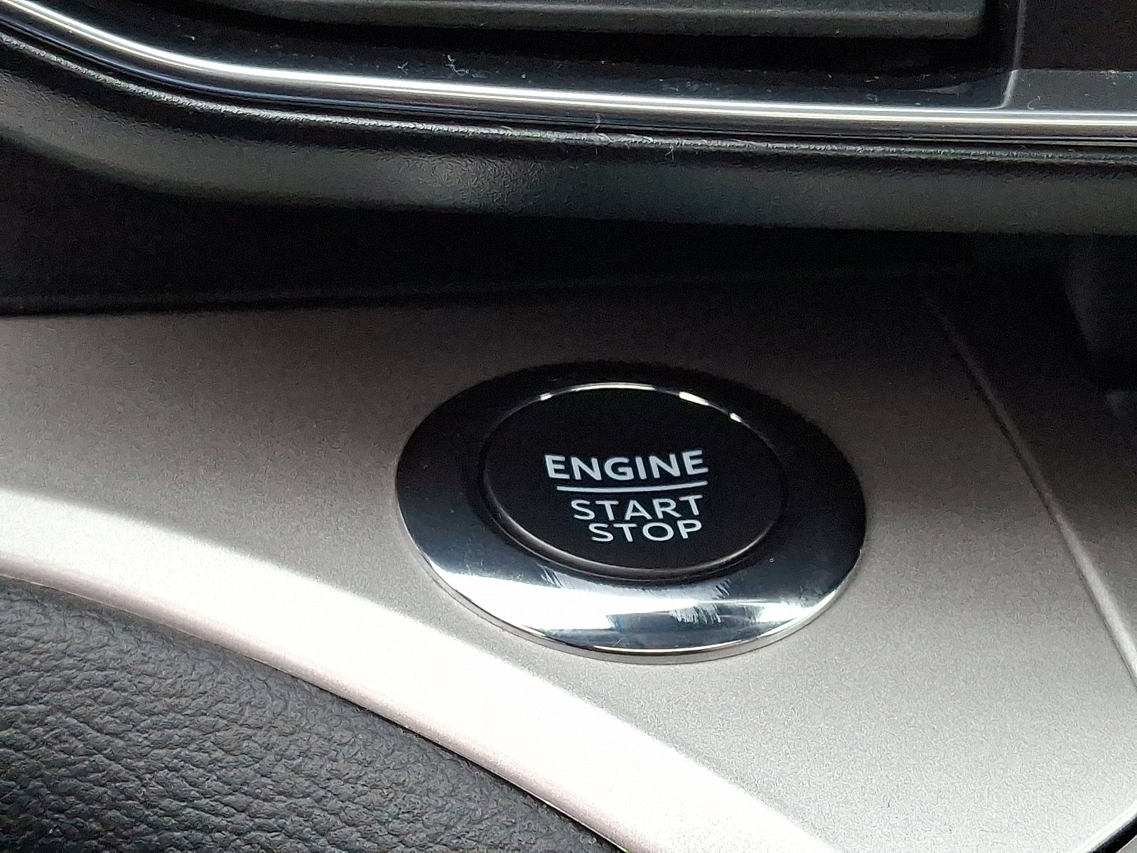 Certified 2022 Ford Explorer XLT w/ Equipment Group 202A image 26