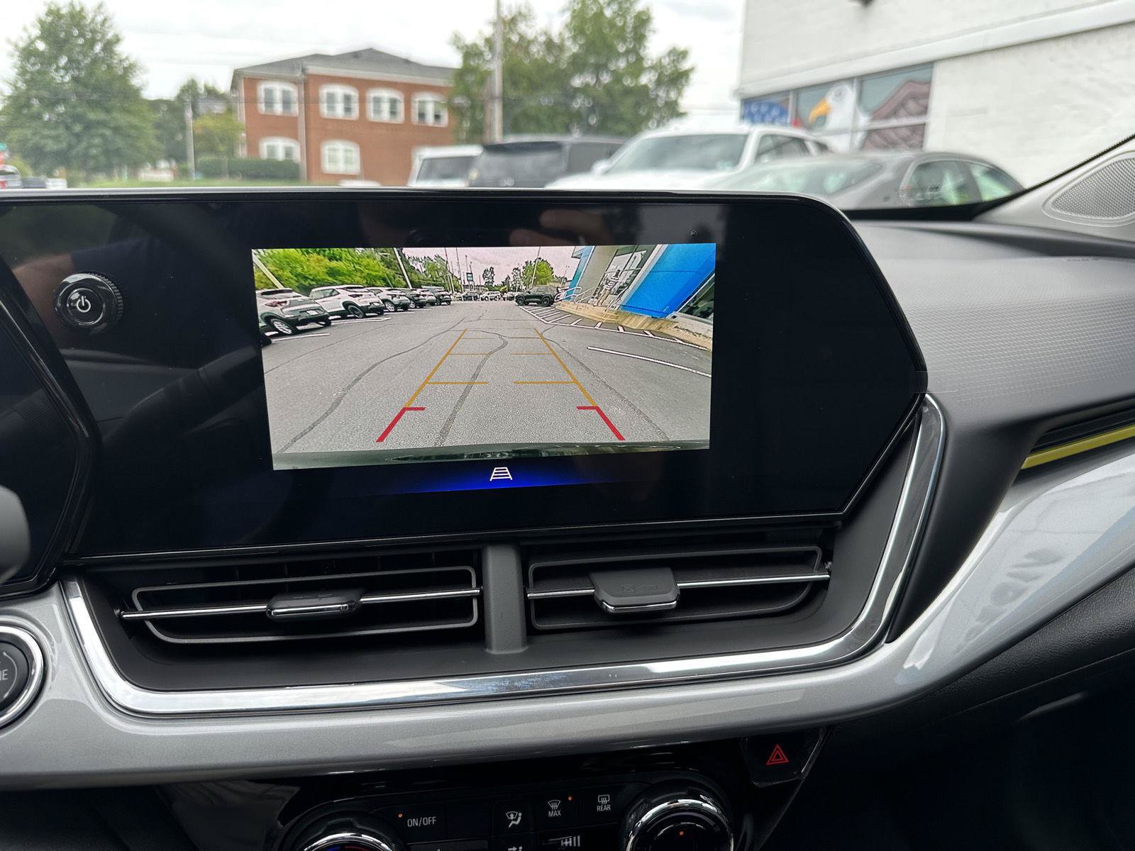 New 2026 Chevrolet Trax LT w/ Sunroof Package FWD image 23