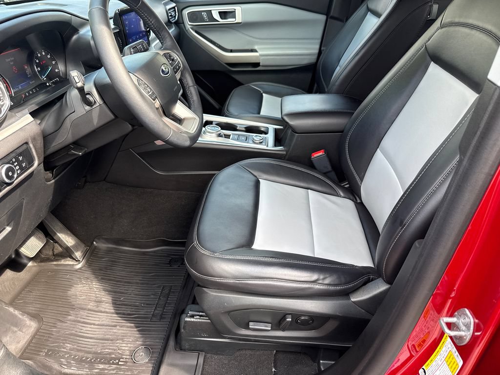 Used 2023 Ford Explorer XLT w/ Equipment Group 202A AWD/4WD image 9