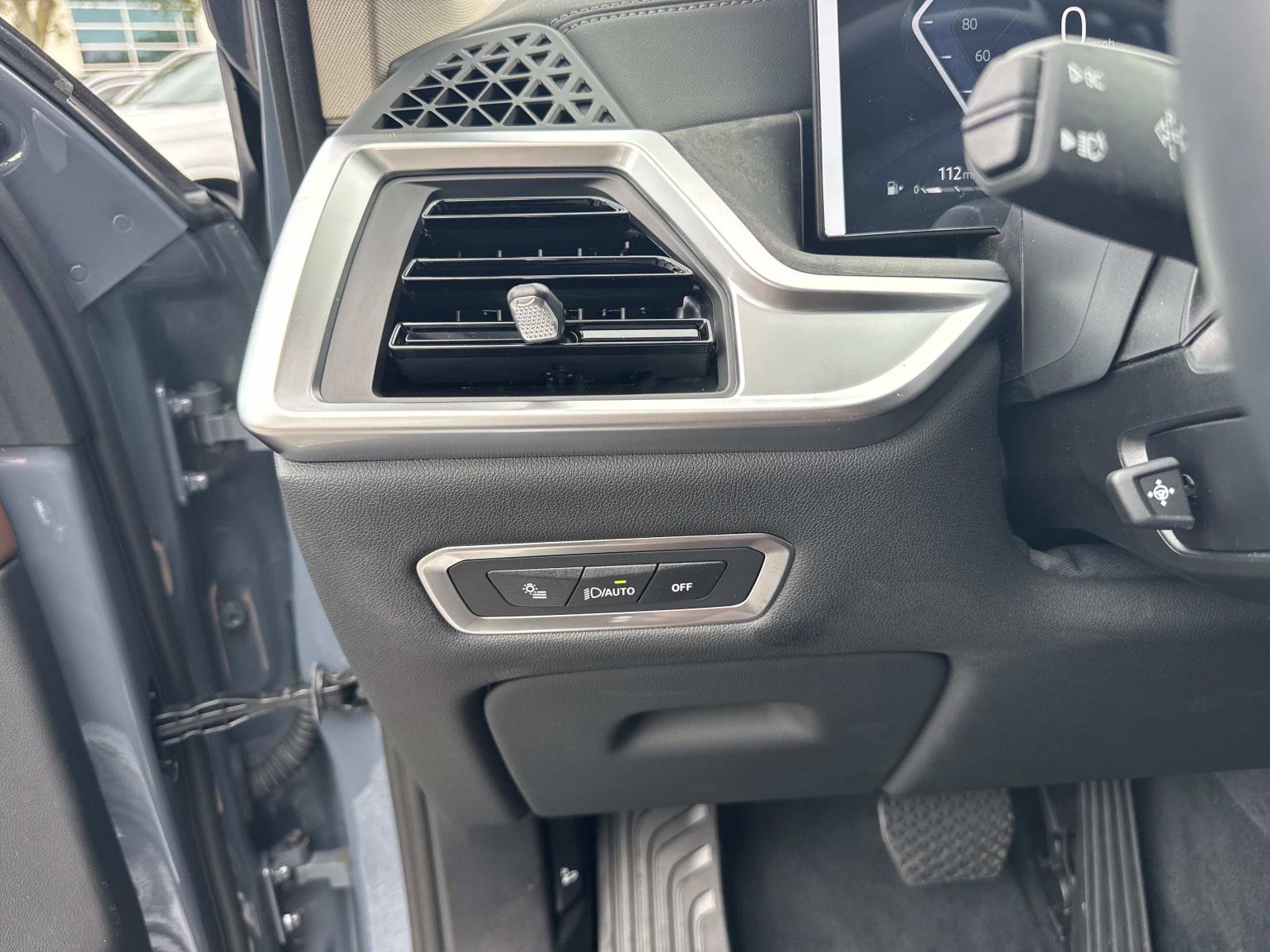 Used 2026 BMW X7 xDrive40i w/ Premium Package image 32