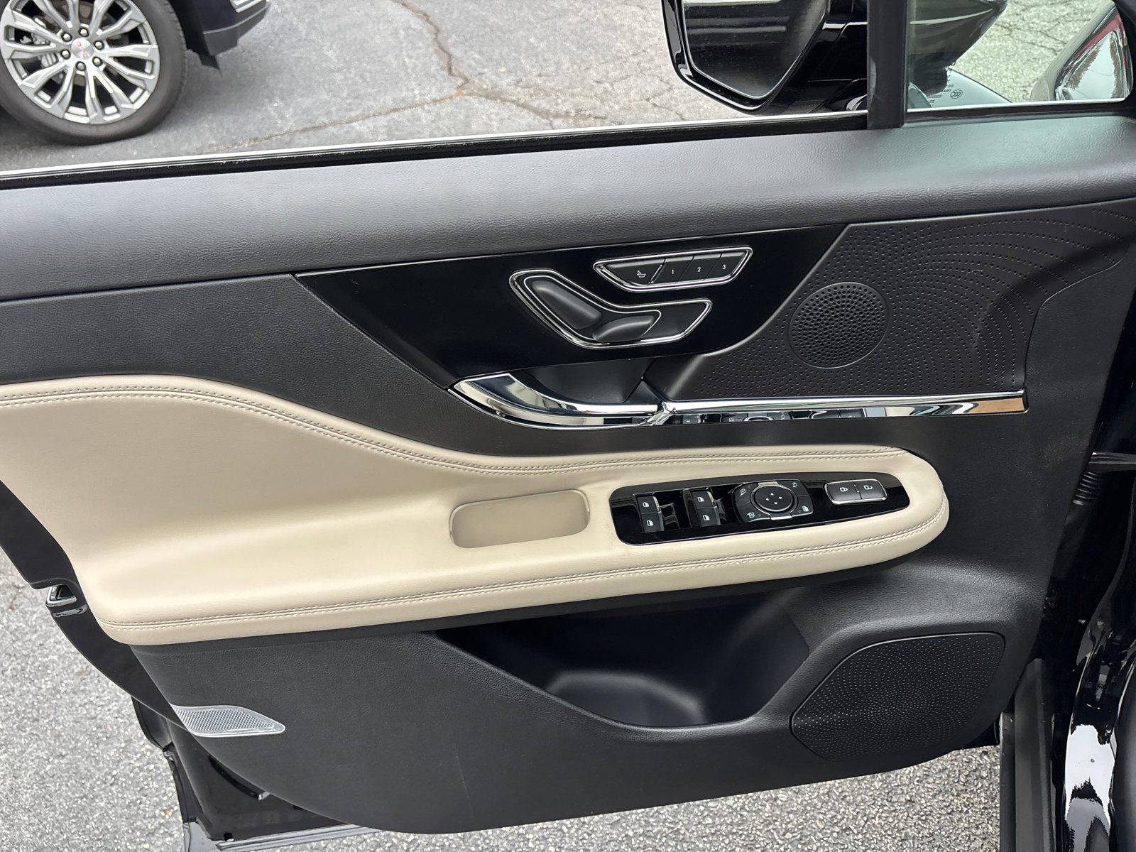 New 2026 Lincoln Corsair Premiere image 11