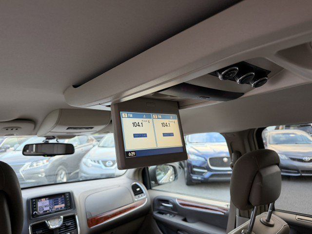 Used 2012 Chrysler Town & Country Touring-L w/ Entertainment Group #2 FWD image 14