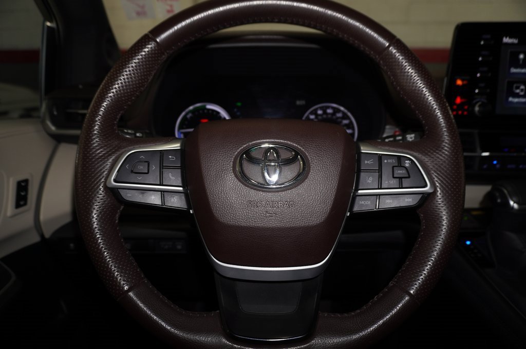 Used 2021 Toyota Sienna Platinum image 22