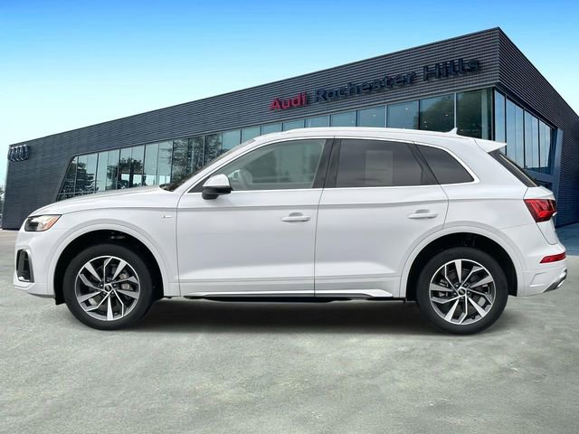 Used 2023 Audi Q5 2.0T Premium w/ Convenience Package image 2