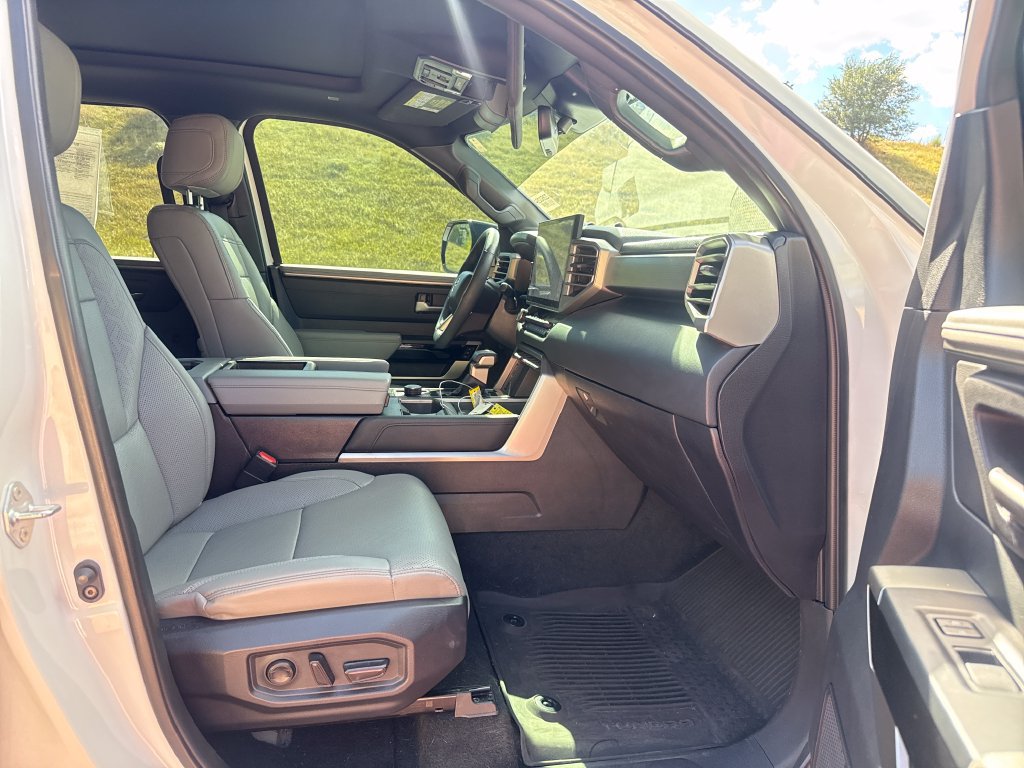 Used 2025 Toyota Tundra Limited AWD/4WD image 29