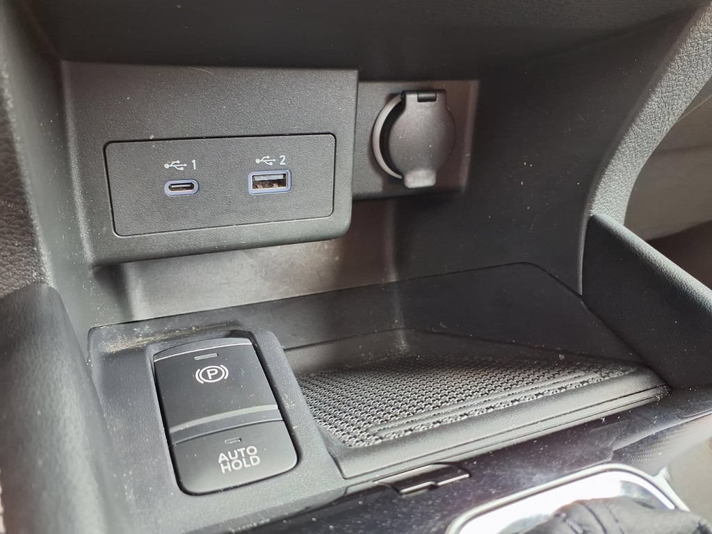 Used 2022 Nissan Kicks SV FWD image 9