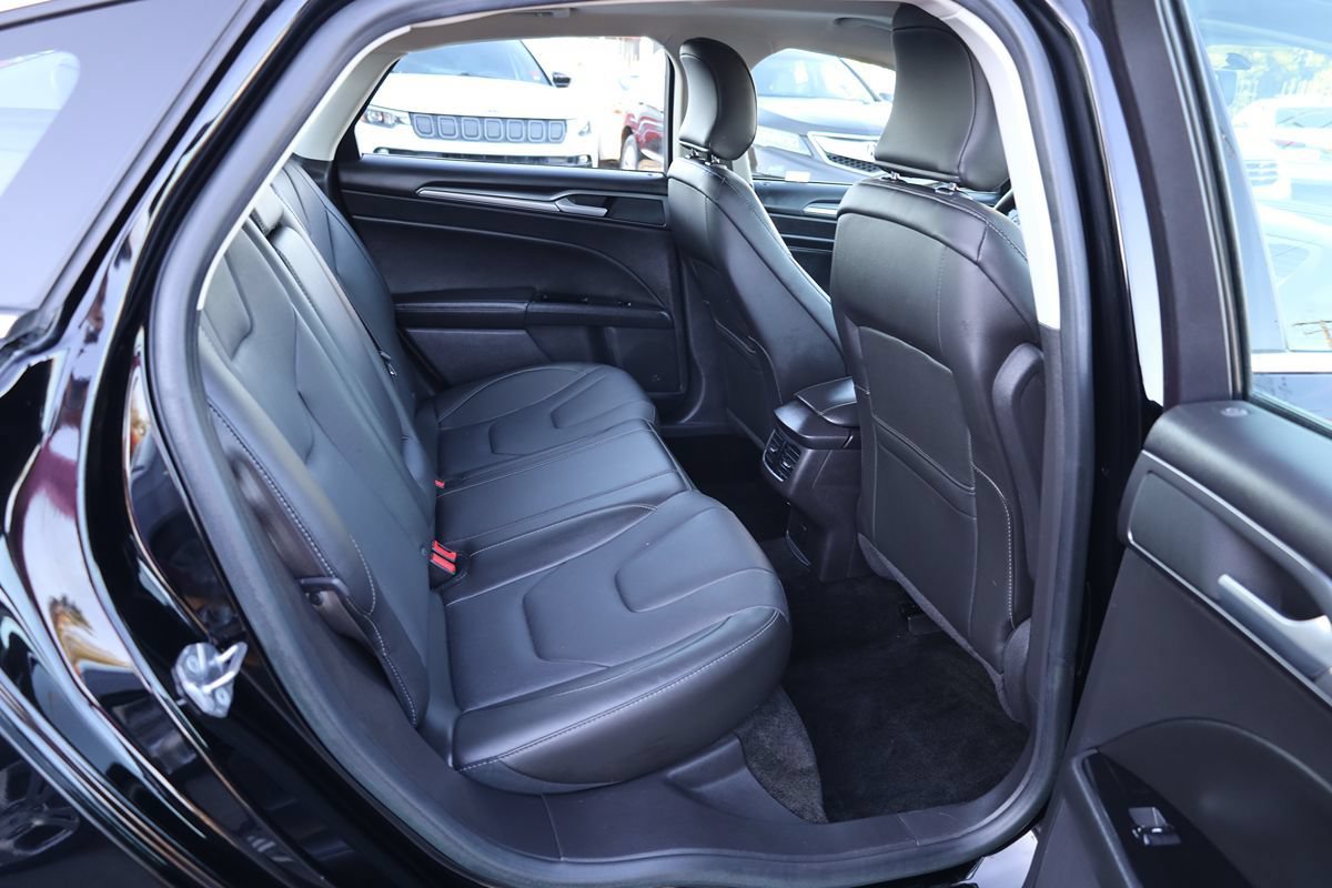 Used 2016 Ford Fusion Titanium AWD/4WD image 14