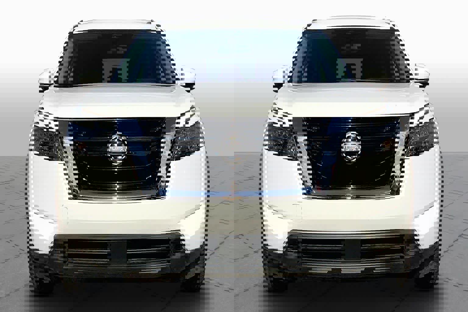 Used 2025 Nissan Pathfinder SV FWD image 4