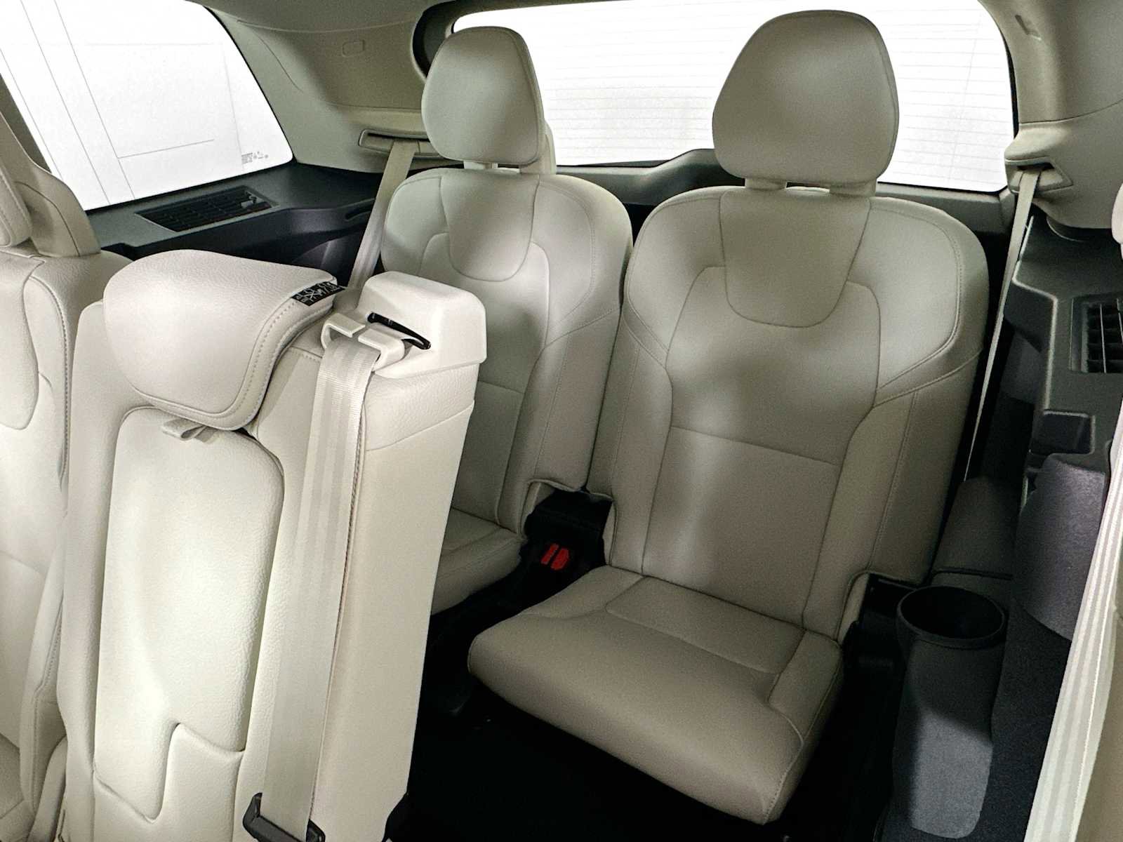 Used 2025 Volvo XC90 T8 Plus w/ Protection Package Premier image 23