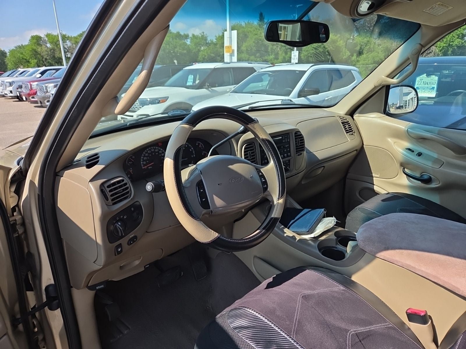 Used 2000 Ford Expedition XLT AWD/4WD image 10