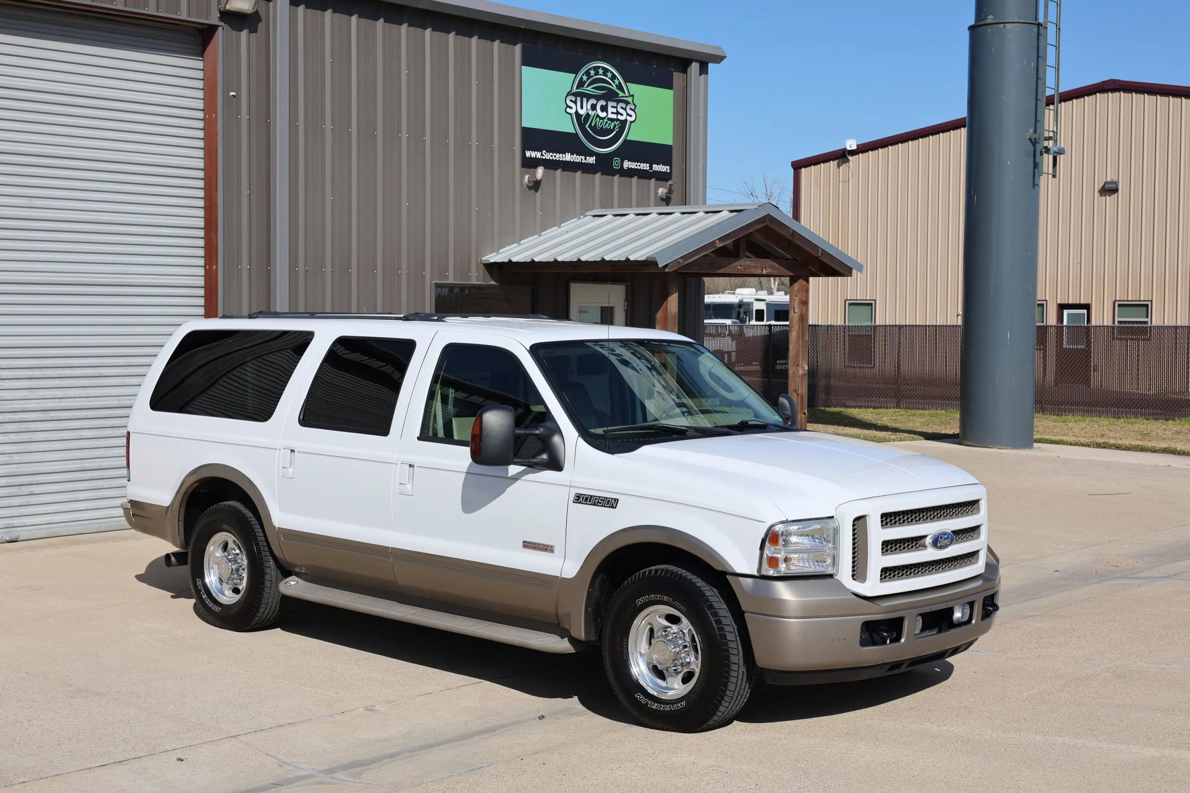 Used 2005 Ford Excursion Eddie Bauer image 16