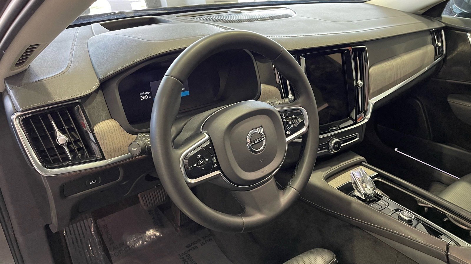 Used 2023 Volvo S90 B6 Ultimate w/ Protection Package Premier image 28