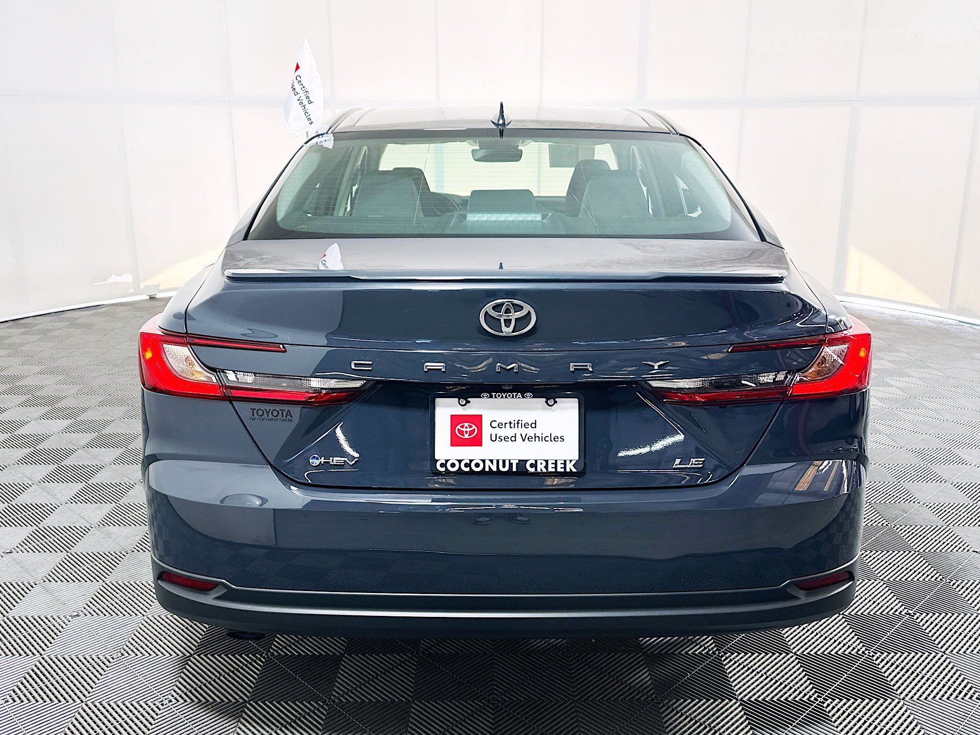 Used 2025 Toyota Camry LE w/ Convenience Package FWD image 4