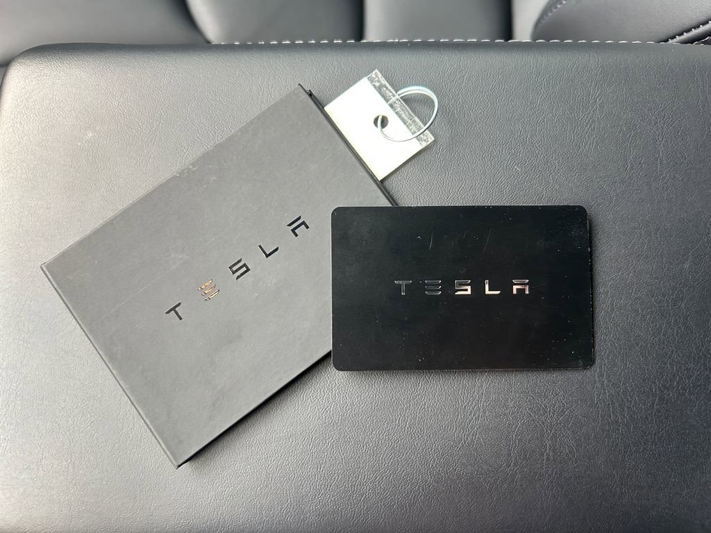 Used 2025 Tesla Model Y Performance image 33