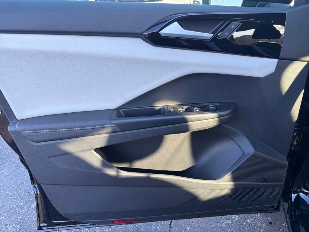 New 2026 Volkswagen Taos S image 10