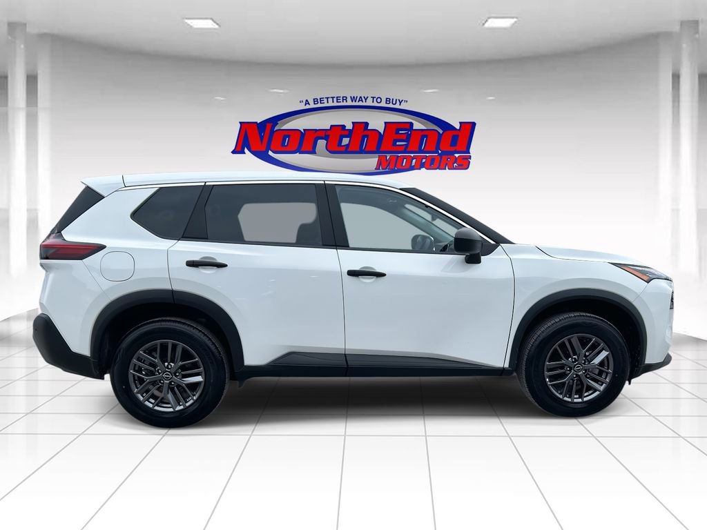 Used 2023 Nissan Rogue S image 2