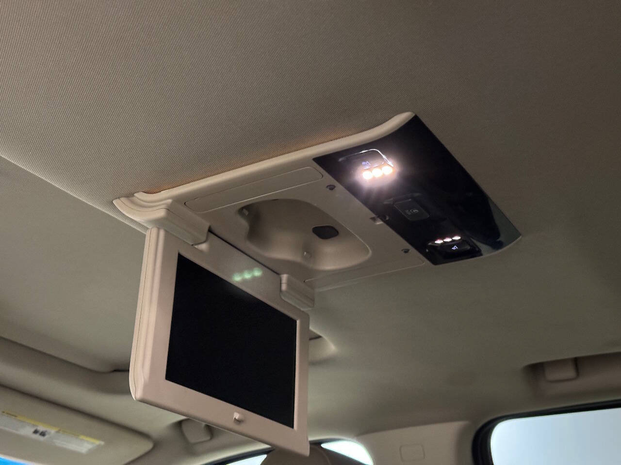 Used 2015 Chevrolet Suburban LTZ image 36