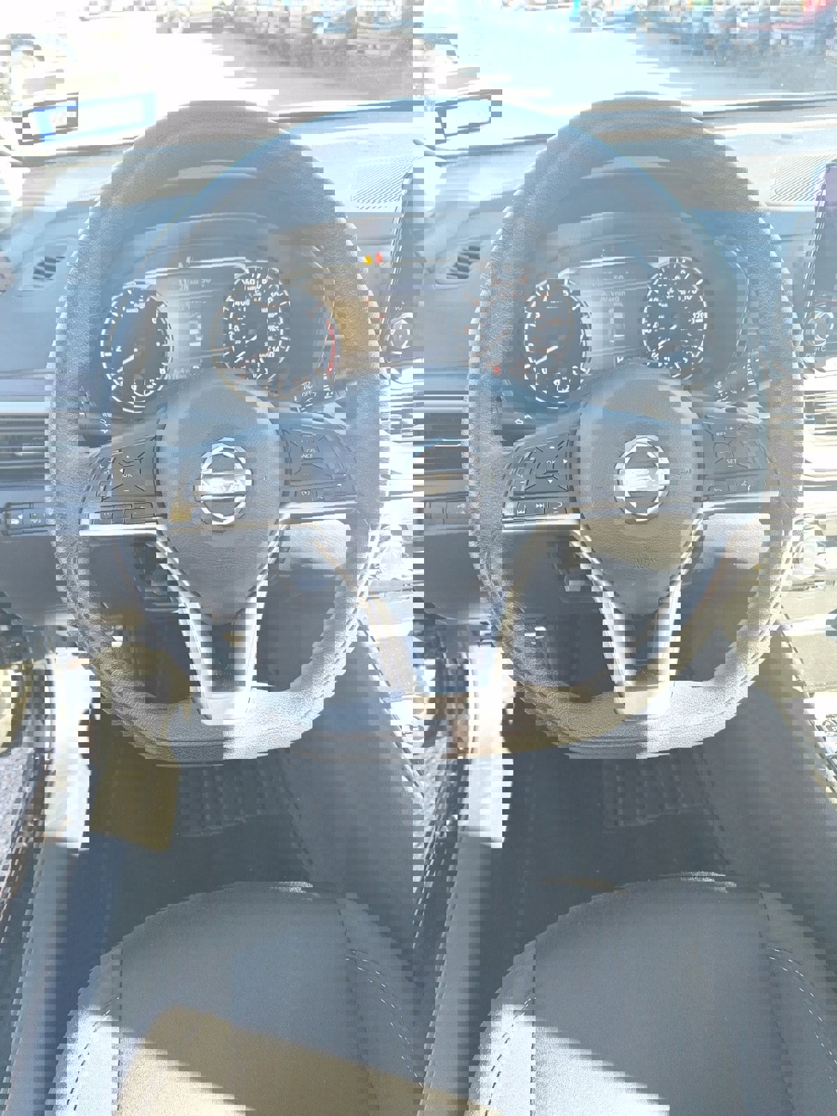 Used 2024 Nissan Altima 2.5 SV image 11