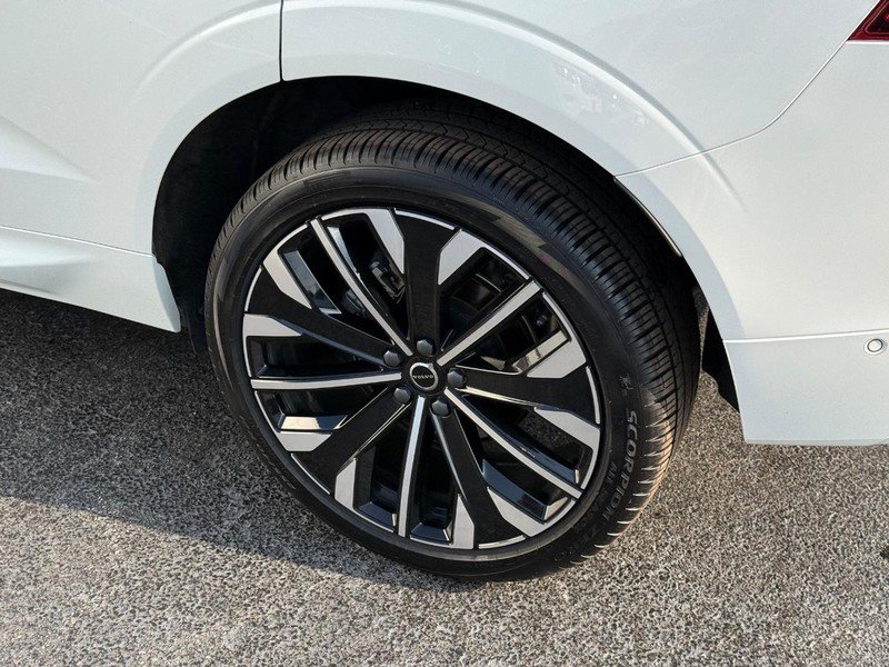 Certified 2026 Volvo XC60 B5 Ultra AWD/4WD image 8