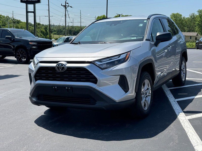 Used 2025 Toyota RAV4 LE AWD/4WD image 8