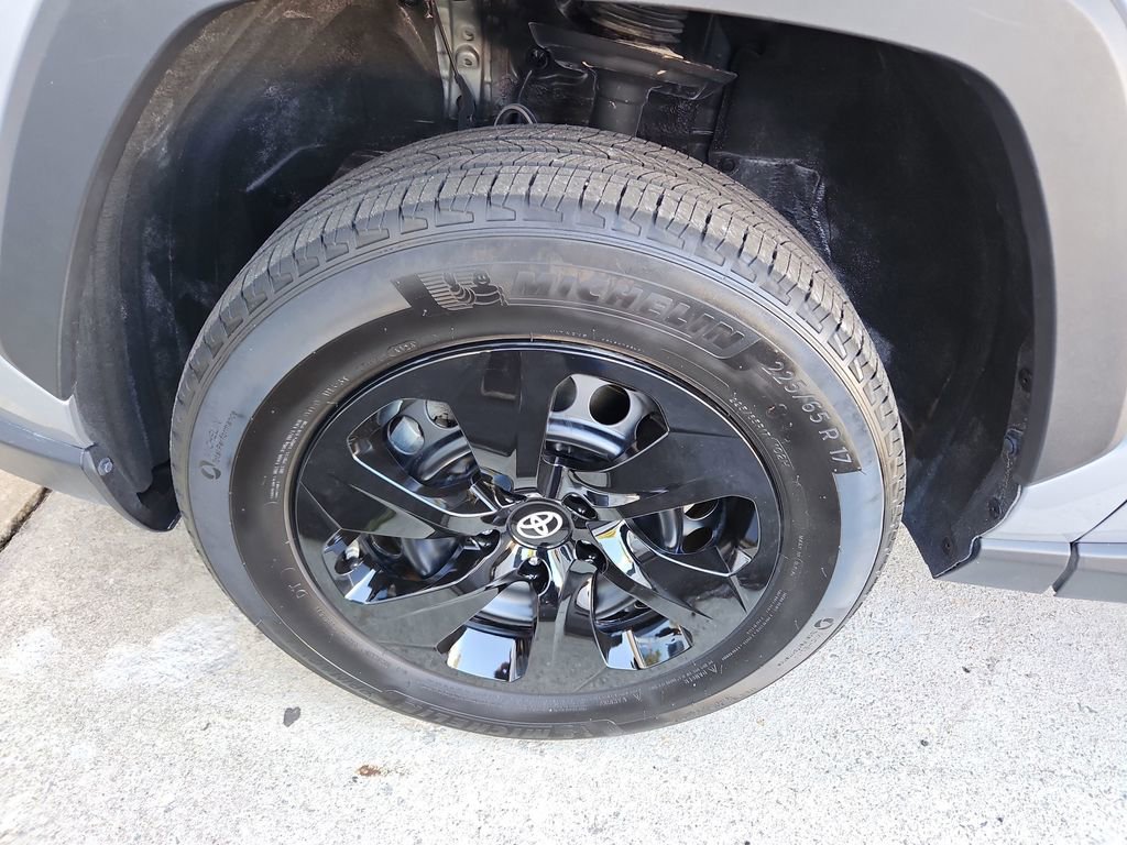 Used 2025 Toyota RAV4 LE image 30