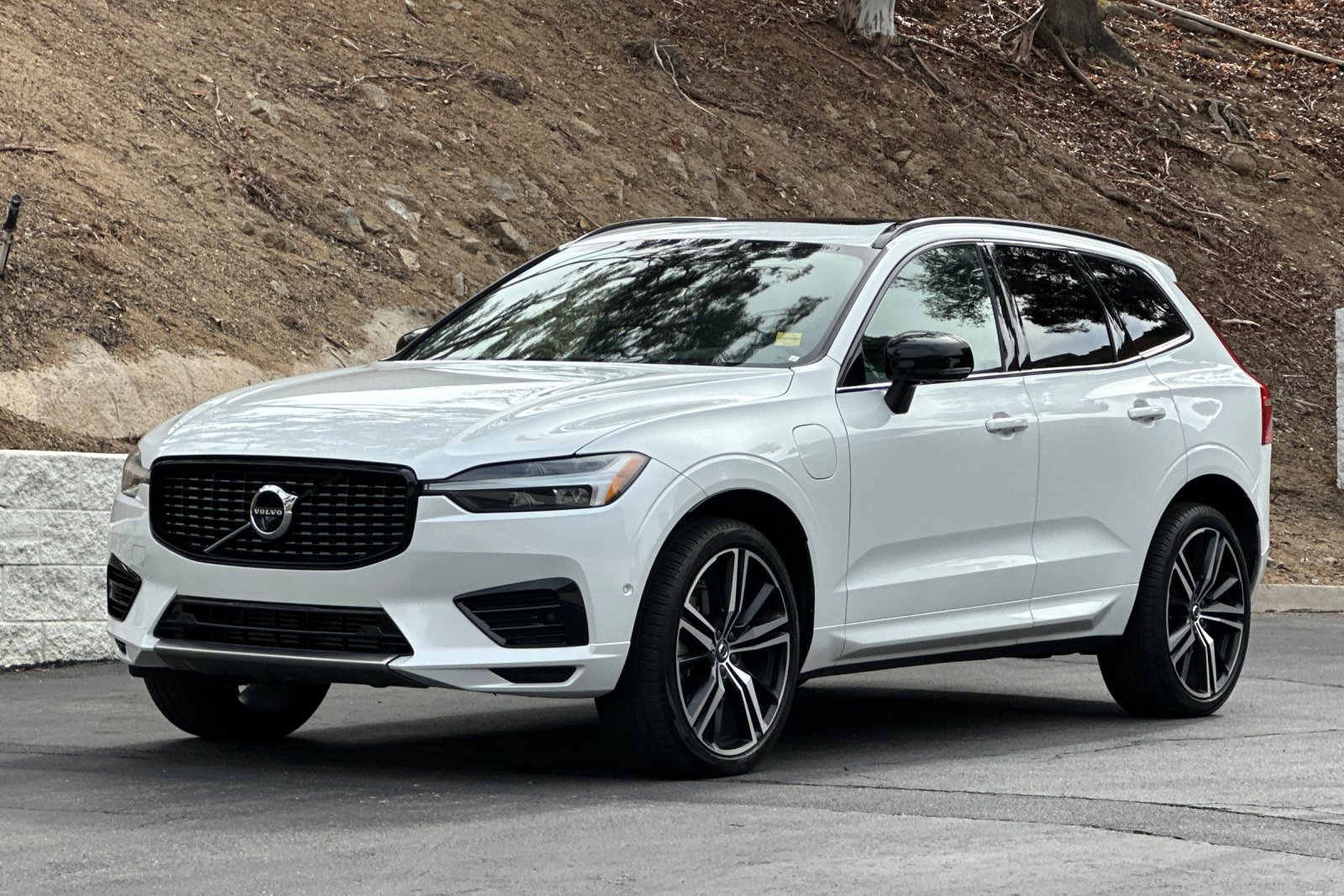 Used 2021 Volvo XC60 T8 R-Design w/ Advanced Package AWD/4WD image 8