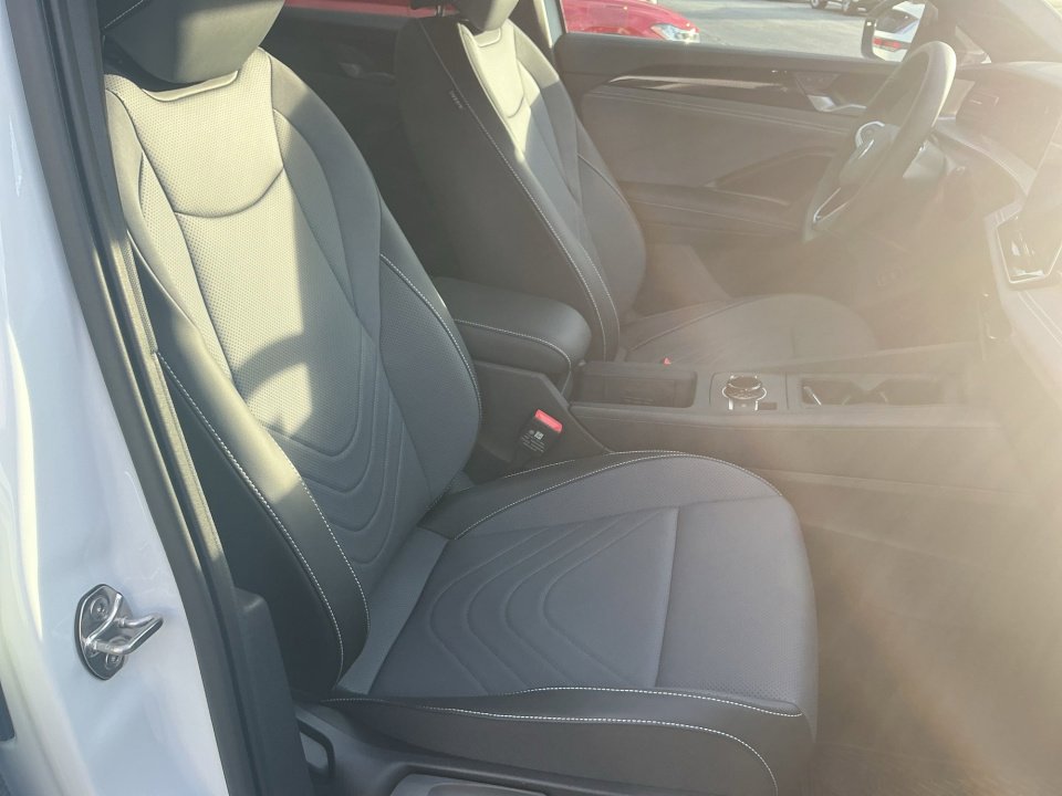 New 2026 Volkswagen Tiguan SE R-Line AWD/4WD image 28