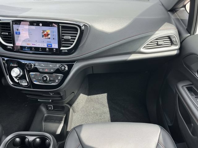 New 2027 Chrysler Pacifica Select FWD image 15