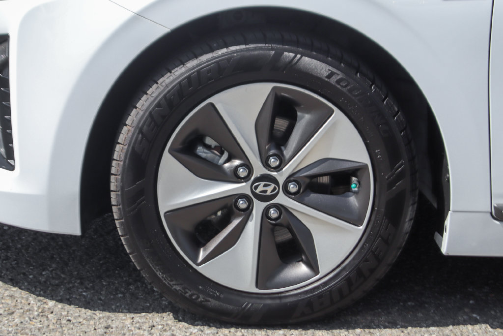 Used 2019 Hyundai Ioniq Electric FWD image 39