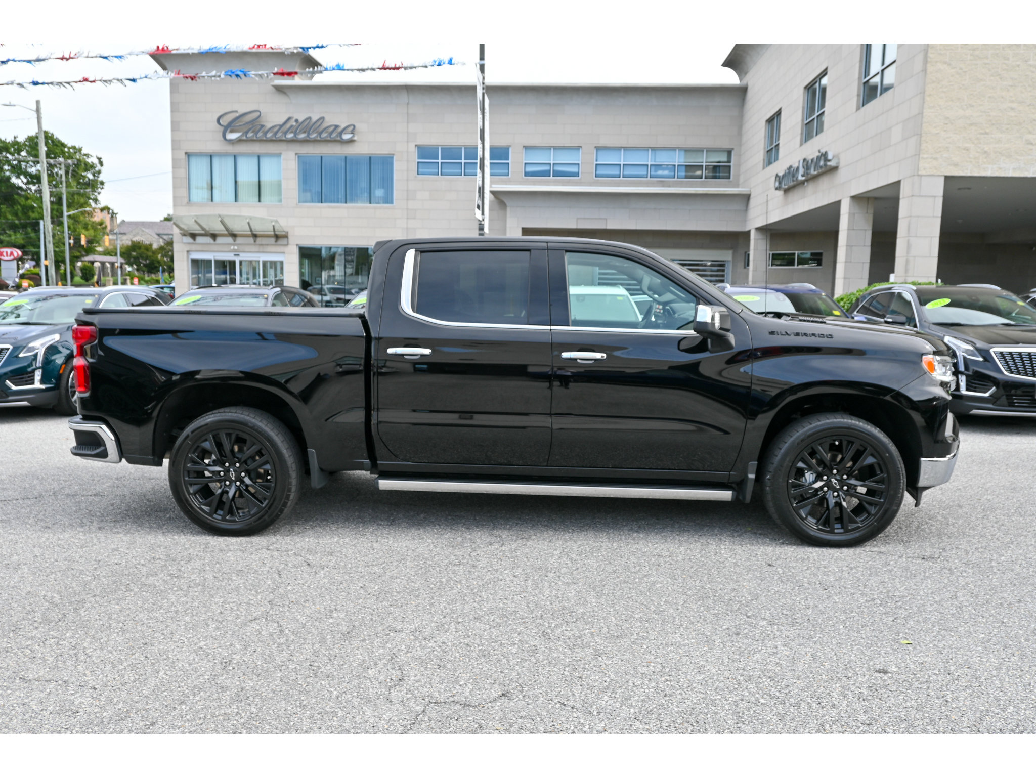 Used 2024 Chevrolet Silverado 1500 LTZ w/ LTZ Premium Package AWD/4WD image 8