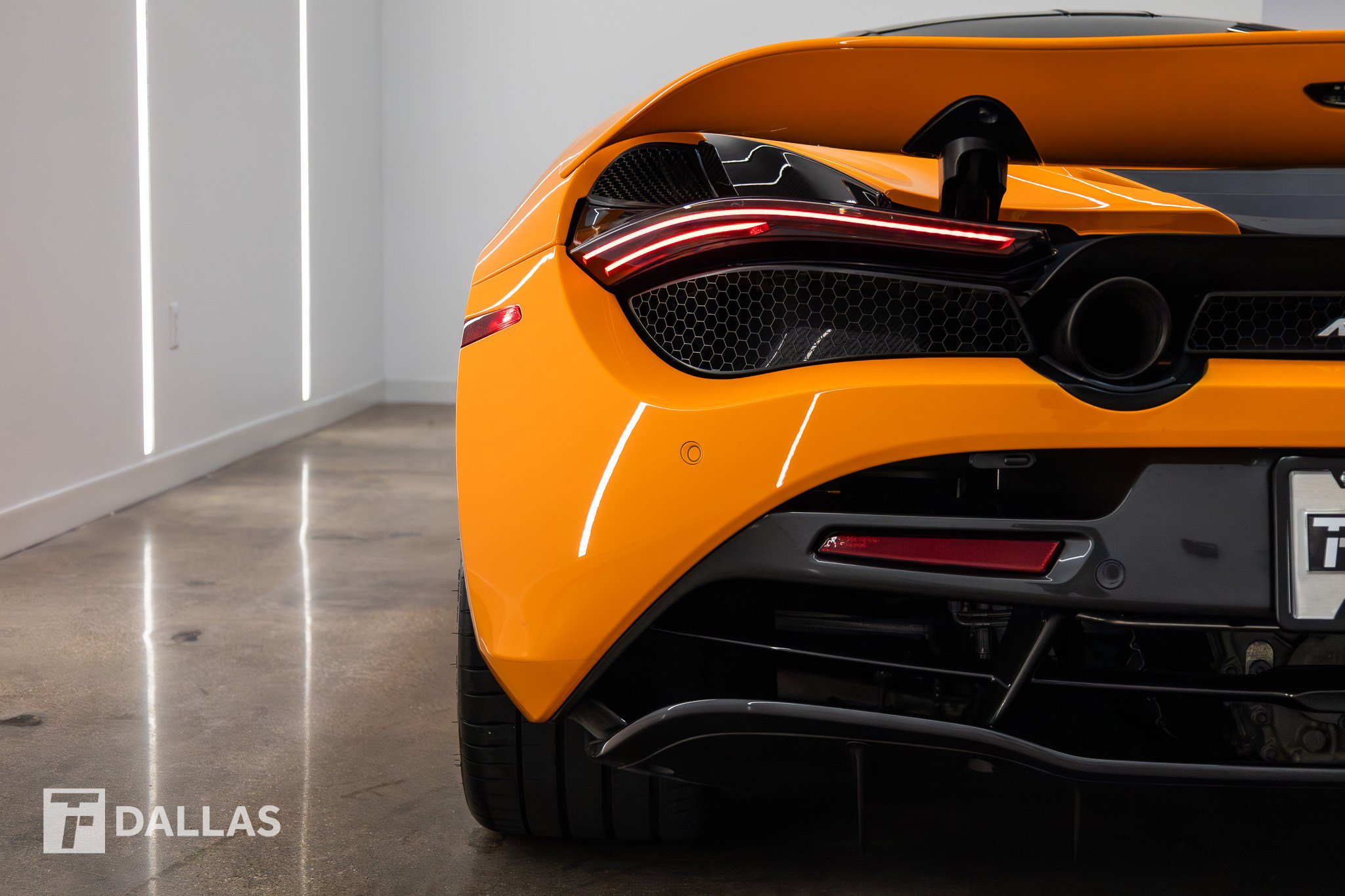 Used 2019 McLaren 720S RWD image 11