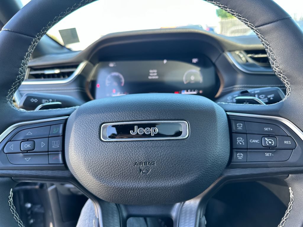 Used 2023 Jeep Grand Cherokee L Altitude AWD/4WD image 17