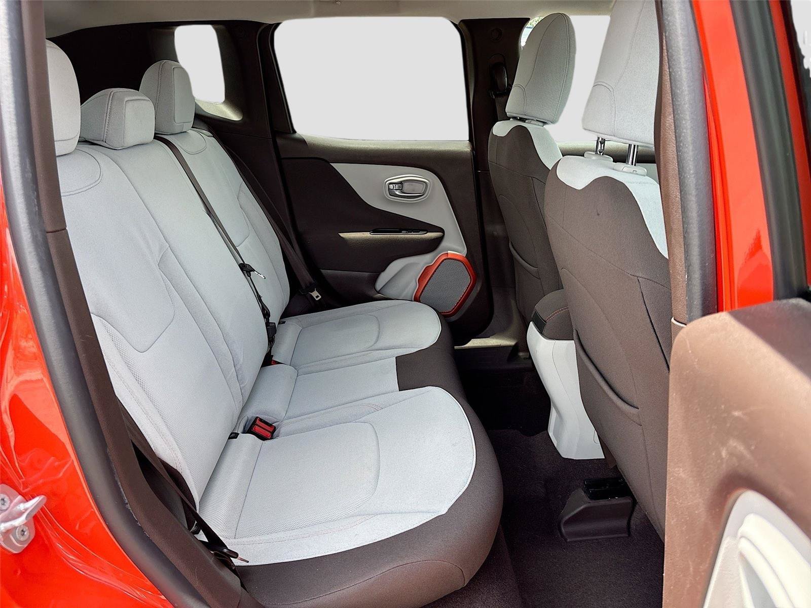 Used 2015 Jeep Renegade Latitude FWD image 24