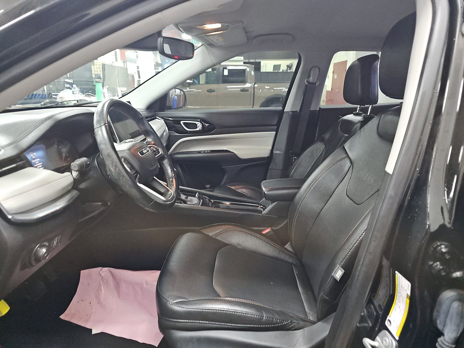 Used 2022 Jeep Compass Limited image 3